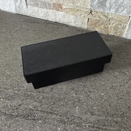 Boite rectangulaire avec capot plastique sur mesure