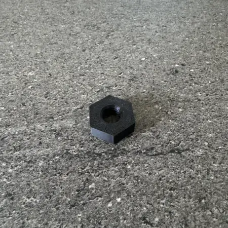 Ecrou sur mesure en plastique