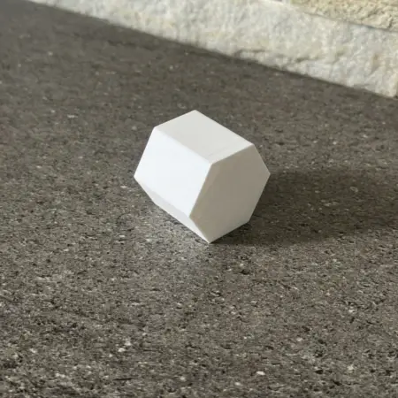 Embout enveloppant pour polygone personnalisable