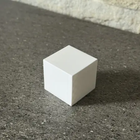 Embout enveloppant de tube en plastique carré sur mesure