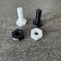 Lot de 5 vis et ecrou en plastique pour réparation