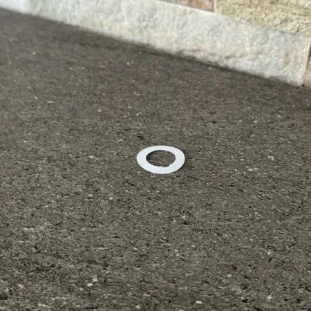 Rondelle noire ou blanche 1cm en plastique